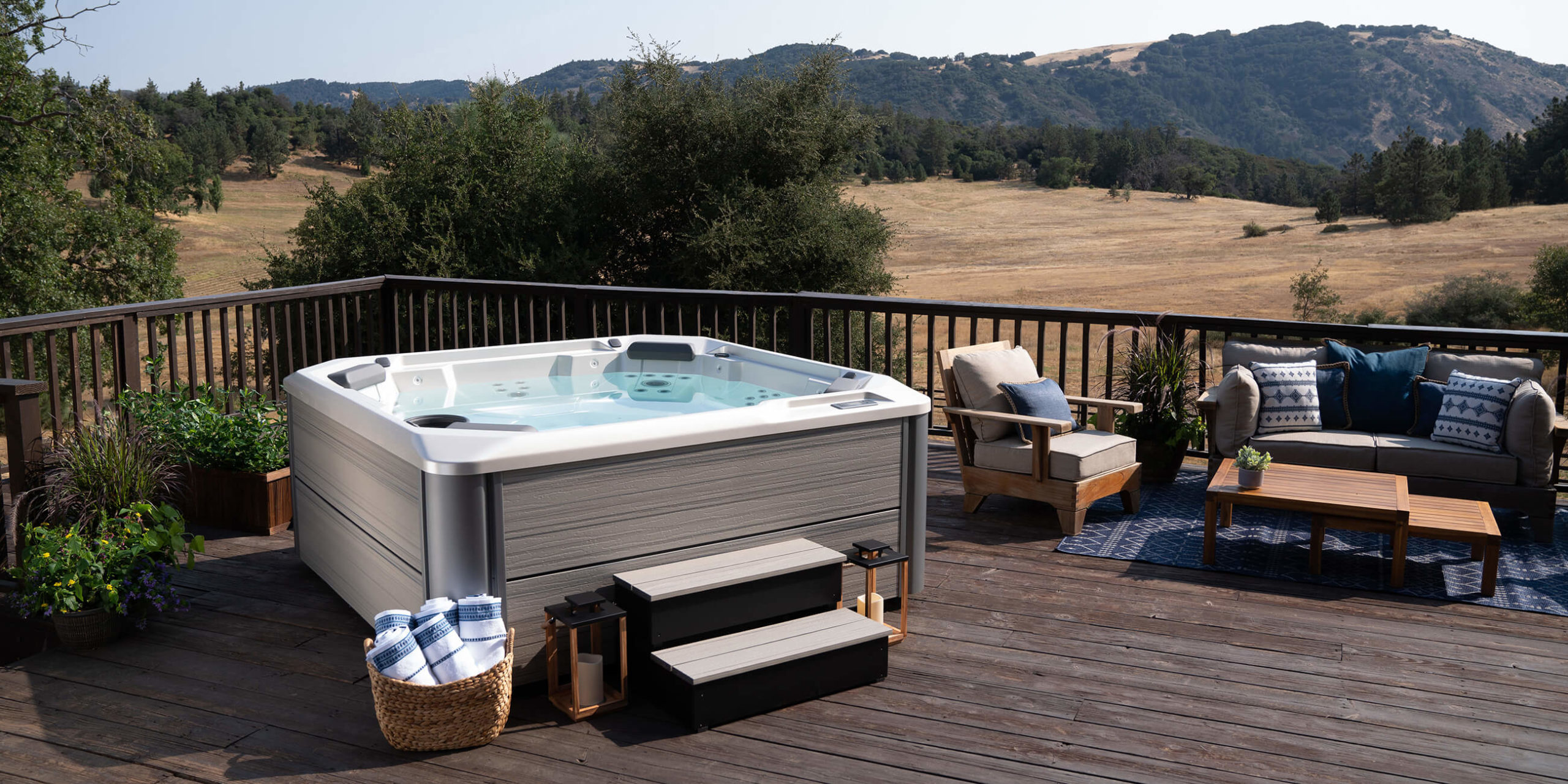 hot-spring-spas-hot-spot-collection-page-cspot-lifestyle-spa-empty-with-accessories-1-scaled