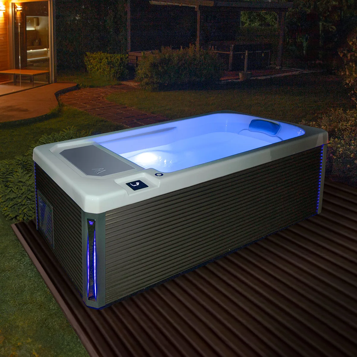 Iceland_cold_plunge-tub_sideview_night_02.jpg